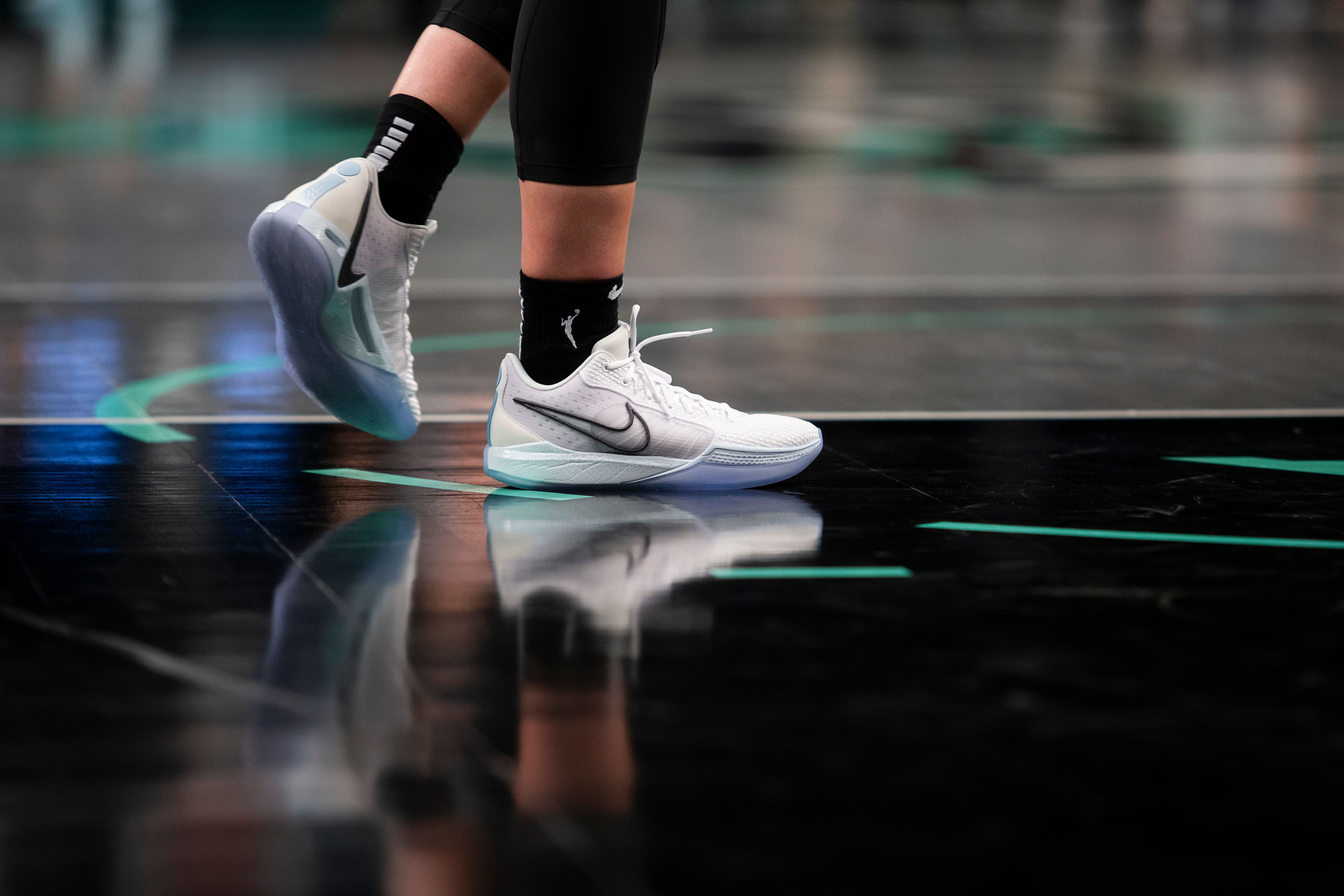 Nike zoom shop shift on feet